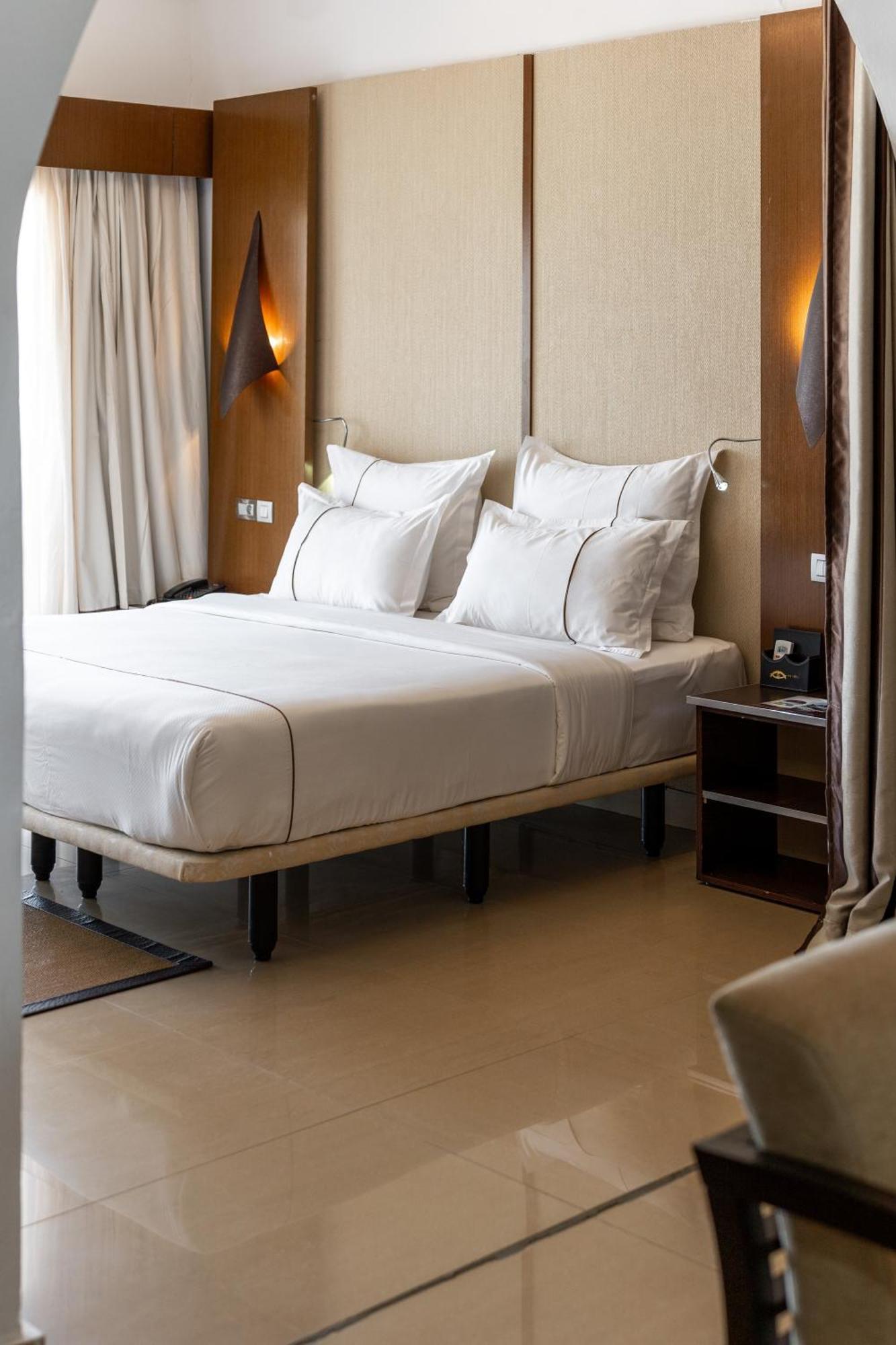 Iris Hotel Toubab Dialaw Esterno foto