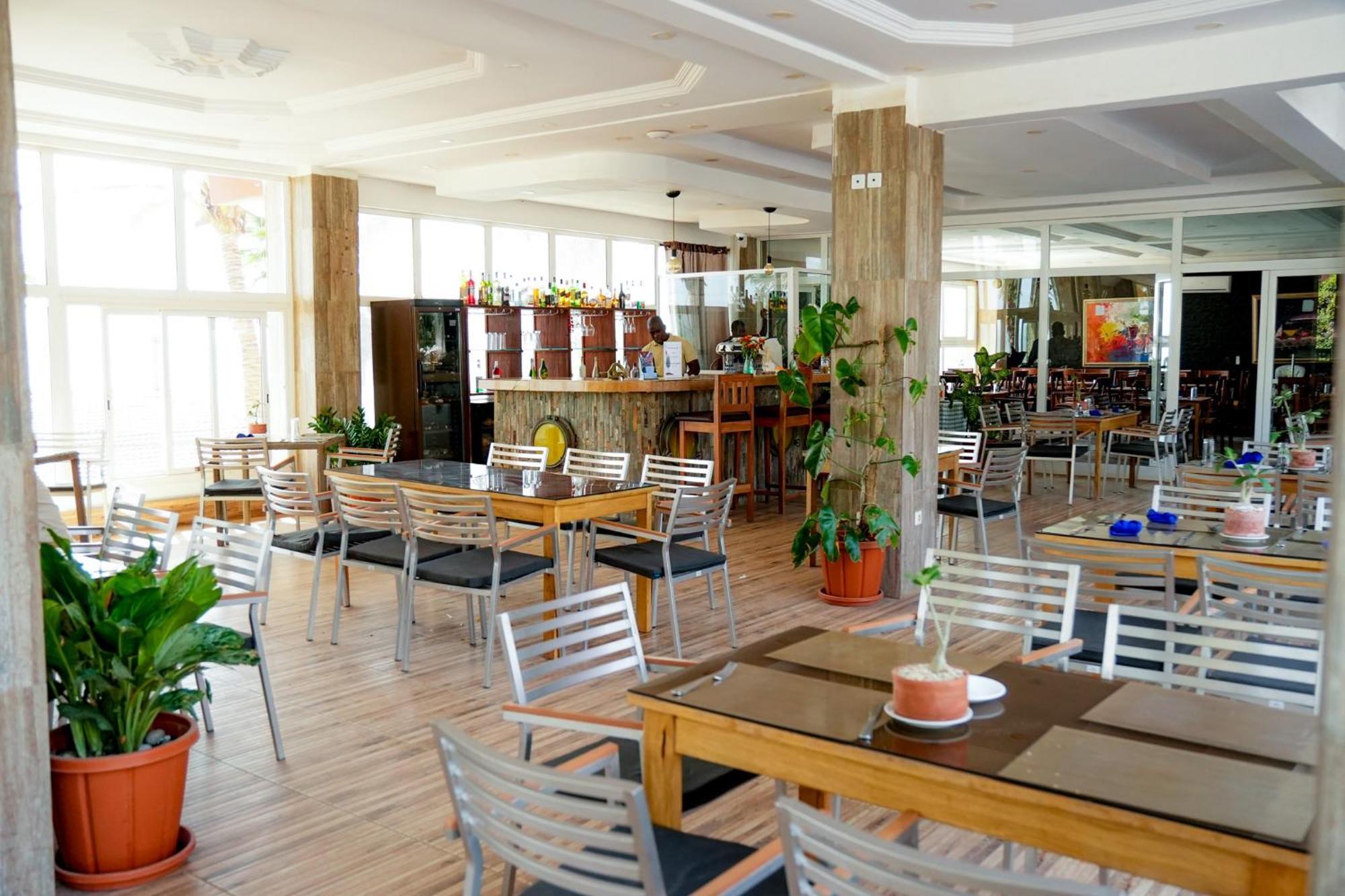 Iris Hotel Toubab Dialaw Esterno foto