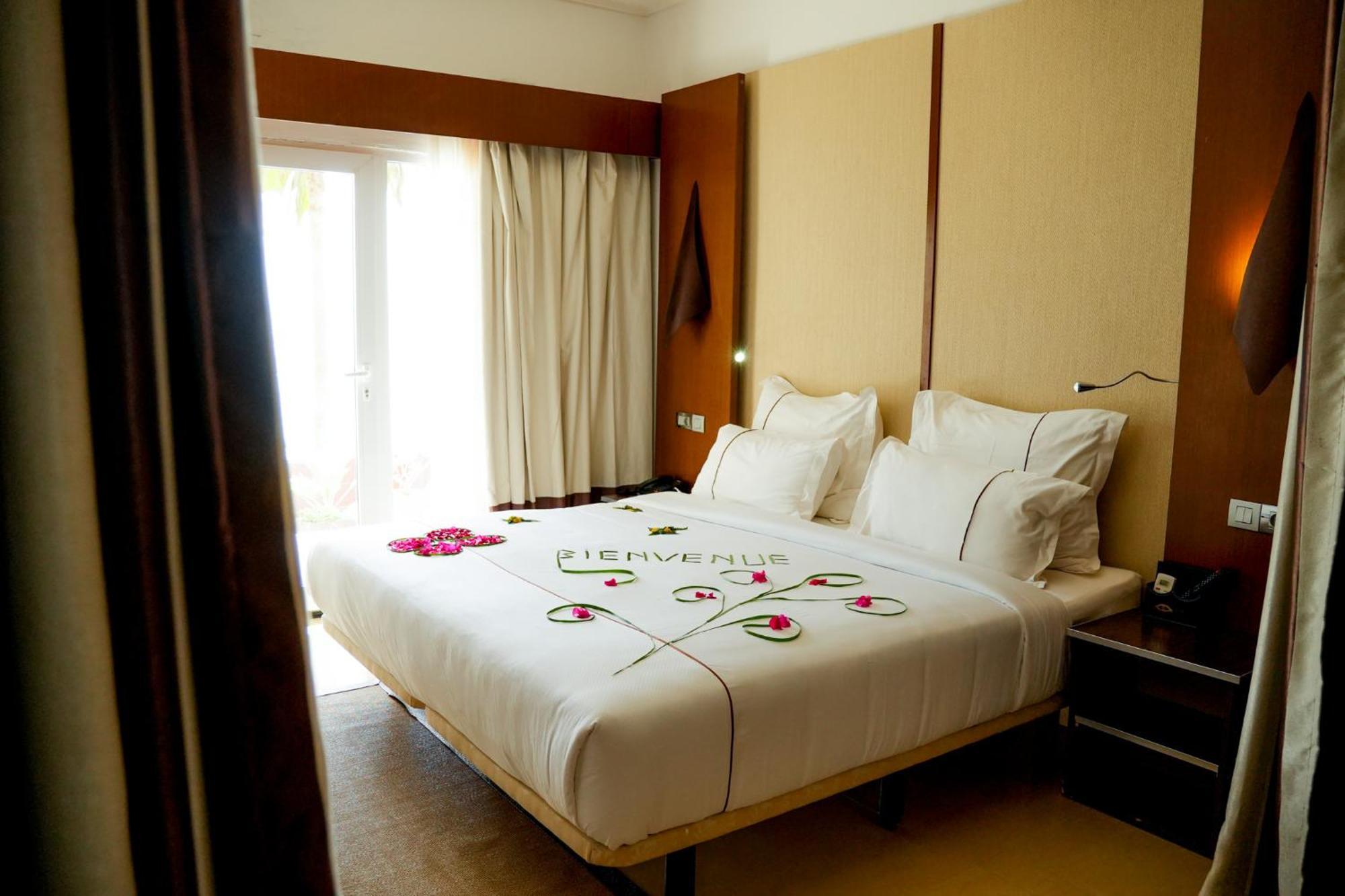 Iris Hotel Toubab Dialaw Esterno foto