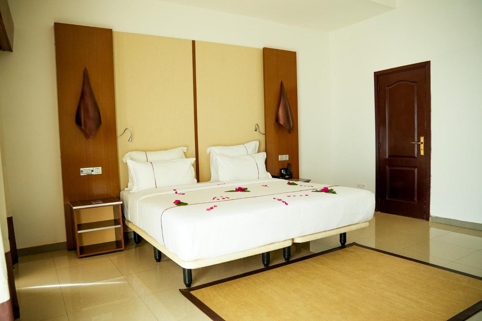 Iris Hotel Toubab Dialaw Esterno foto