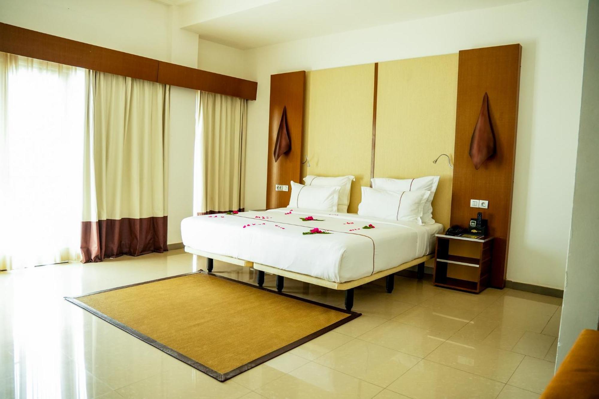 Iris Hotel Toubab Dialaw Esterno foto